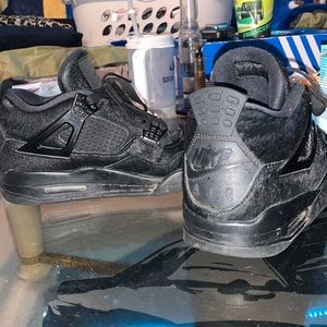 Black cat jordan retro 4s